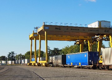 Caisses mobiles sur les rails entre Toulouse et Valenton.