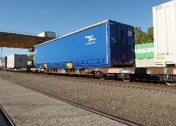 Caisse mobile sur les rails entre Toulouse et Valenton.